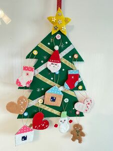 ハンドメイド☆フェルトで作ったクリスマスツリー　壁飾り 壁面飾り　ク⑥