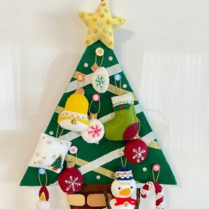 ハンドメイド☆フェルトで作ったクリスマスツリー　壁飾り 壁面飾り　ク10