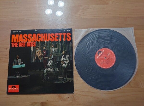★ビー・ジーズ The Bee Gees★マサチューセッツ Massachusetts★SLPM-1392★ジャケット破損あり(割れ)、経年汚れ★中古LP