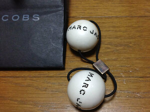 MARC JACOBS ヘアゴム マークジェイコブス 1個のみ 美品 ホワイト ロゴ入りヘアゴム MARC BY MARC