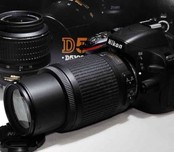 ★自撮りが簡単★ Nikon D5100 VRダブルズームキット おまけ付き♪