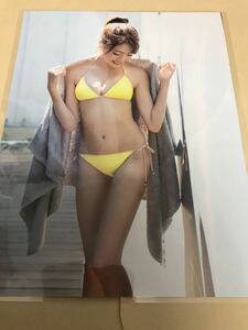 ★ラミネート加工 切り抜き★志田友美 夢みるアドレセンス 5ページ 水着 A4加工