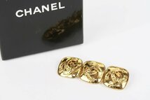 【超美品】CHANEL シャネル ヴィンテージ 3蓮ココマーク ブローチ 94P刻 ブランドアクセサリー 小物 レディース【PS46】_画像1