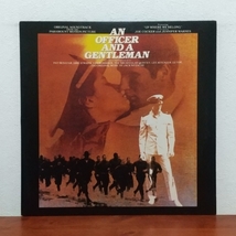 LP/ 映画「愛と青春の旅だち / AN OFFICER AND A GENTLEMAN」サントラ盤 / ライナーノーツ付 / ジョー・コッカ―&ジェニファー・ウォーンズ_画像1