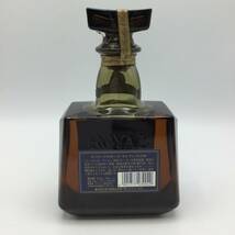 S41□【東京都内限定発送】未開栓 SUNTORY ROYAL サントリー ローヤル 15年 青ラベル ウイスキー 700ml 43% 箱付き 国産 古酒 □_画像3