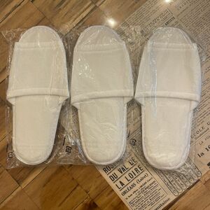 新品・未開封の使い捨てスリッパ　白3足セット