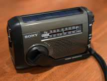 ◆ほぼ新品◆　SONY ソニー ICF-B99 シルバー　ソーラー & 手回し 充電ラジオ 　FM/AM/ワイドFM対応_画像2