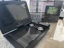 ポータブルDVD プレーヤー　車載用バッグ付DVD 9インチ　持ち運び旅行　プレゼント　車内　USB メモリ　子供の勉強　180°回転_画像1