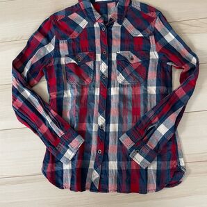 チェックシャツ