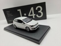 1/43 Volkswagen Polo 1:43 フォルクスワーゲン ポロ 左ハンドル ホワイト 白 ディーラー正規品 Sammlermodell / Collector's Model 美品 _画像1