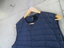 6021s19◆美品です◆軽量◆UNIQLO ユニクロ ノーカラー襟 ライトダウンベスト M/インナーダウン/ジャケット/コート/メンズ/男性/ネイビー紺_画像3