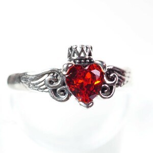 red Stone Crown free size ring 