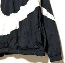 NIKE HBR STMT WOVEN JACKET BIG SWOOSH（L）黒／白 ナイキ ビッグ スウッシュ ウーブン ナイロン ジャケット オーバー サイズ_画像4