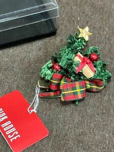 NO121☆ピンクハウス【新品タグ、箱つき】クリスマスツリーモチーフのピンブローチ