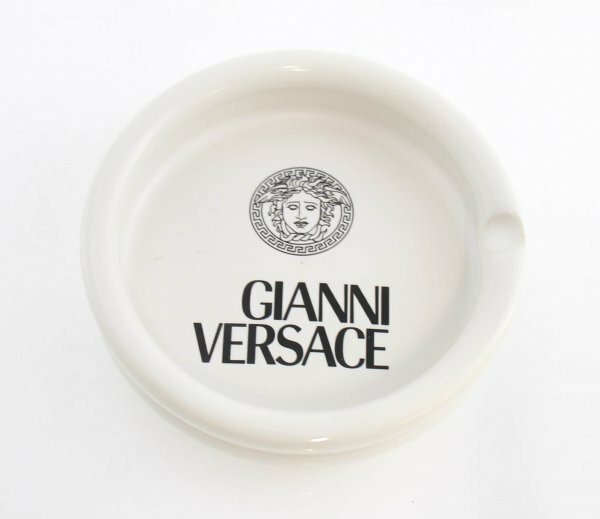◆ GINNI VERSACE / ヴェルサーチ 灰皿 アッシュトレイ 陶器製 メデューサ ホワイト系 ヴィンテージ 非売品