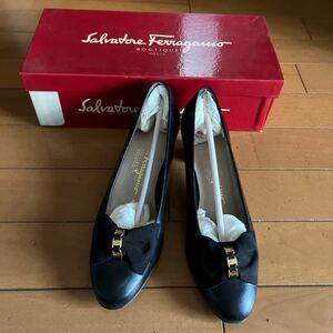 ★salvadore ferragamo★フェラガモ パンプス 黒ブラック リボン付き ヒール 4cm 6 1/2 C 幅広