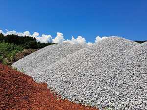 白い砂利　100㎏　石灰石　国産　庭砂利