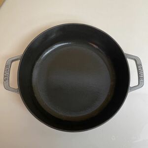 t) staub ストウブ ブレイザー ソテーパン チェリー 24cm 40511-475 両手 鋳物 ホーロー 鍋 浅型 IH対応 ※カタログギフト交換品