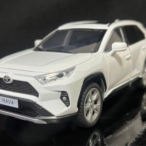 RAV4　トヨタ TOYOTA 1/24 ミニカー ホワイト H130