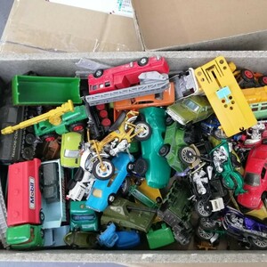 遺品整理品 模型 いろいろ まとめ売り ソリッド solido 戦車 ミニカー ホンダバイク トレーラー おもちゃ 玩具