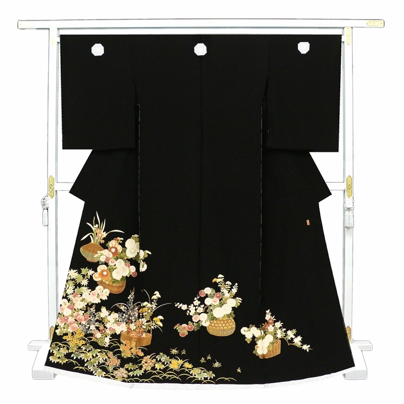 *Rénovation du magasin et inventaire épuisé ! [Couture gratuite] Teinture dessinée à la main par l'artisan traditionnel Kyoto Yuzen, L'argent réel, Broderie main ☆ Tomesode noir avec motif panier de fleurs de saison ☆ Signature incluse (nn09013), mode, kimono femme, kimono, Tomésode