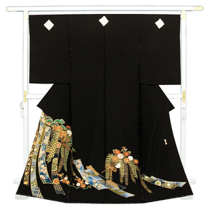 Art hand Auction ※Store renovation and inventory clearance sale! [Free tailoring] Kyoto Yuzen traditional craftsman hand-painted dyeing, Real Gold, Hand-embroidered black formal kimono with seasonal flowers, auspicious kimono pattern and signature (s06052), fashion, Women's kimono, kimono, Tomesode