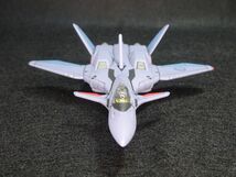 バンダイ 1/144 バルキリー VF-11C ファイター マクロスプラス仕様 全塗装完成品_画像3