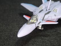 バンダイ 1/144 バルキリー VF-11C ファイター マクロスプラス仕様 全塗装完成品_画像7