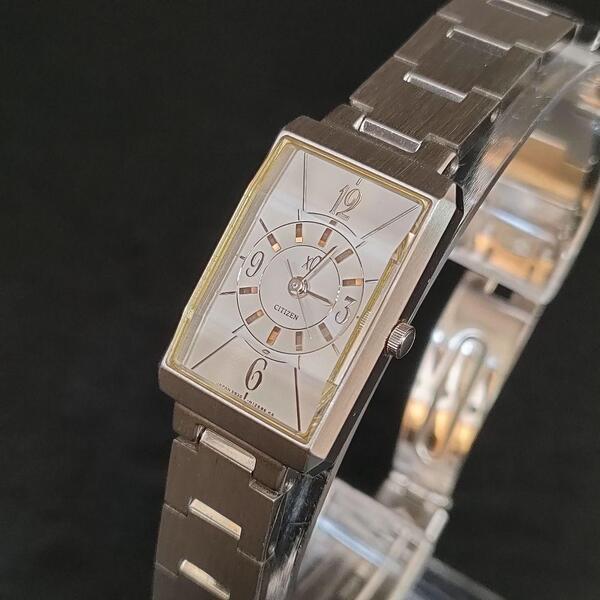 極美品【稼働品】CITIZEN シチズンXC カットガラス ホワイト クォーツ