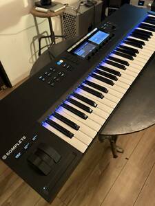 [美品]Native Instruments　KOMPLETE KONTROL S61 MK2 MIDIキーボード　中古品