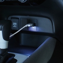 YAC 車内照明 usbライト USBポート付き 車用 間接照明 アンビエントライト アンビエント照明 足元 イルミネーション PF-398_画像4