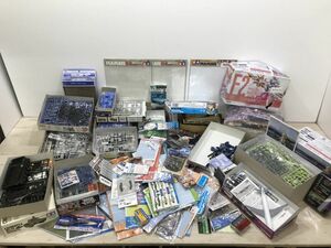 現状品 プラモデル（車・戦車・三段空母・フェラーリ・飛行機・パーツ等） まとめて大量セット[N9727]