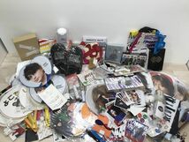 ジャニーズ ( 関ジャニ WEST SMAP キスマイ ) 等 カレンダー 写真 ライブ タオル キーホルダー 等 グッズ 15kg まとめ セット[N0234]_画像1