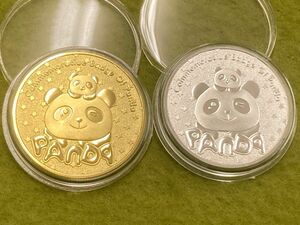 中国　パンダ記念章　メダル　金色・銀色　2枚セット