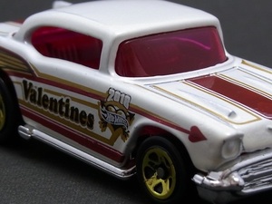 ☆☆☆日曜夜☆未開封新品☆'57 CHEVY (第1世代金型)☆2018 VALENTINES EDITION☆HOT WHEELS