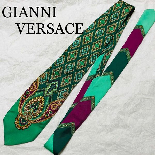 ■美品■GIANNI VERSACE ジャンニヴェルサーチ　ネクタイ　菱形　シルク100% イタリア製　グリーン系　ラグジュアリー