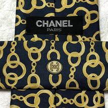 ■美品■CHANEL シャネル　ネクタイ　ココマーク　金具　チェーン　鎖　総柄　シルク100% イタリア製　ネイビー×ゴールド_画像6