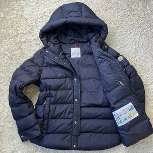 E13 極美品☆モンクレール『至高の羽織』MONCLER ダウンジャケット ブルゾン ロゴワッペン ジップアップ 3 超軽量◎ 大きめ ネイビー 濃紺