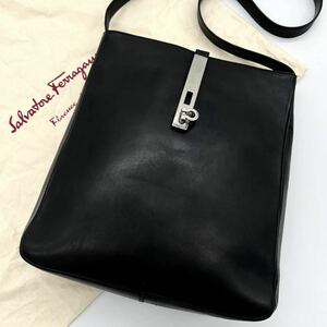 1円【美品】フェラガモ Salvatore Ferragamo ショルダーバッグ ボディバッグ ガンチーニ レザー メンズ ビジネス 斜め掛け ブラック ロゴ