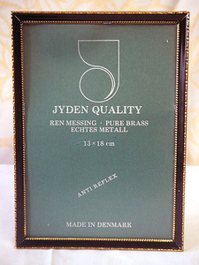 新品未使用DNo21　 デンマーク　JYDEN社ジューデン　メタルフォトフレーム13×18cm・231221