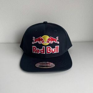 新品　Red bull レッドブル キャップ　ビッグロゴ スナップバックキャップ　調節可能　男女兼用　ネイビー