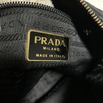 使用回数少　美品　PRADA プラダ ナイロン キルティング チェーン ハンドバッグ　ゴールド _画像7