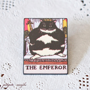猫のピンバッジ タロットカード 皇帝 THE EMPEROR 猫 バッジ ネコ ねこ 小物 雑貨 ピンズ ブローチ