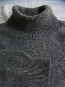 ラムウール100% タートルネックセーター　サイズ Large 　 ミックスのグレー