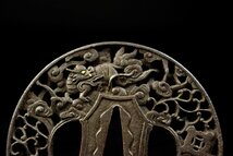 【董芸】時代刀装具 無銘 金象嵌 唐獅子唐草透 鉄鍔 蔵出品 [20D188]_画像2