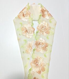 残り2枚　Ｐ-8025 光沢刺繍　上品な大柄花模様スカラップレース半襟