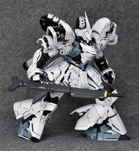 【MG 1/100 MSN-04 サザビ－ SAZABI 白い色 機動戦士ガンダム 逆襲のシャア 塗装済完成品】Aone110 -80_画像5