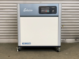 【分解整備済】KOBELCO/コベルコ 3.7kW 5馬力 給油式スクリューコンプレッサー AS4PD3-6 60Hz専用 エアードライヤー搭載 2015年製