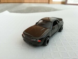 トミカ　日産　スカイライン　GTR　（R32)　濃いグレー(ガンメタリック)　中古品　箱無