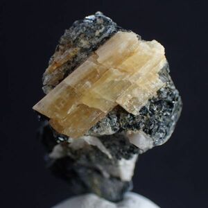 ドイツ アルテンベルク産 ピクナイト a 天然石 原石 鉱物 ステンゲルトパーズ 脈状トパーズ 黄玉 100スタ